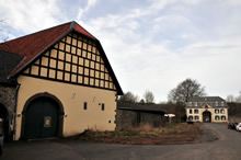 18.03.2009 - Zehntscheune und Torhaus auf dem ehemaligen Klostergelände / Klick vergrößert Bild