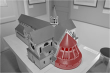 03.04.2009 - Modell der Heisterbacher Zisterzienserabtei im Siebengebirgs-museum, der rot markierte Bereich zeigt in etwa den heute noch erhaltenen Teil der Abtei / Klick vergrößert Bild