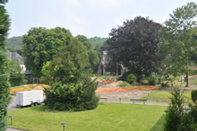 29.06.2009 - Das ehemalige Abtei- und Klausurgelände aus erhöhter Perspektive, etwa auf dem Niveau der Kirche der Cellitinnen / Klick vergrößert Bild