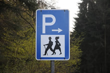 foto vom 24.04.2010 - Verkehrsschild "Wandererparkplatz" in alter Version / klick vergrössert bild