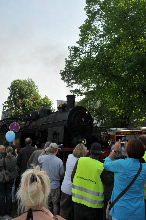 Foto vom 26.04.2009 - Die Dampflok "78 468" von 1923 trifft am Haltepunkt Nirgena ein. / Klick vergrößert Bild